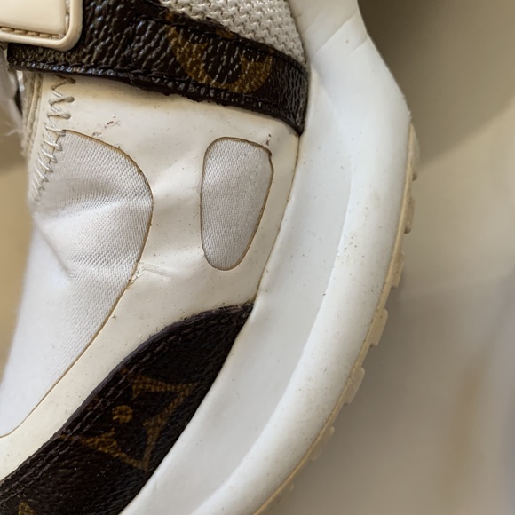 Authentic Louis Vuitton Archlight Sneakers 37 - Picture 8 of 15